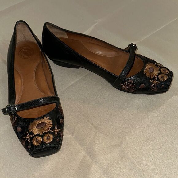 Nurture Black Mary Jane with Embroidered Overlay Size 7.5 - Picture 11 of 11